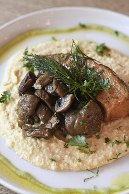 Légumes rôtis sur houmous maison avec graines, recette méditerranéenne Dip Honest Food