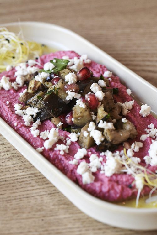 Houmous de betterave et légumes rôtis, entrée à partager chez Dip Honest Food