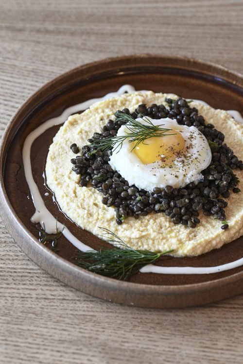 Houmous crémeux aux lentilles et oeuf parfait chez Dip Honest Food Annecy