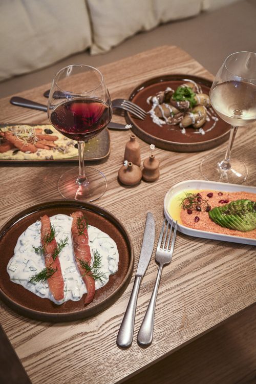 Plats à partager et mezzés méditerranéens servis à Dip Honest Food Annecy