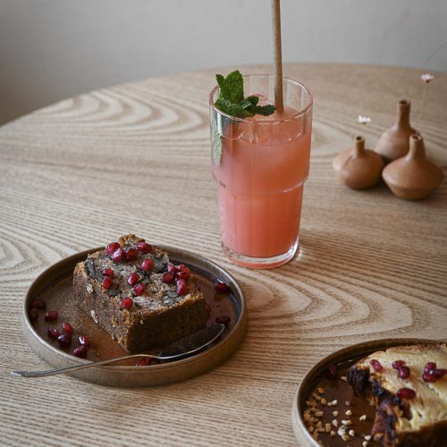 Gâteaux maison aux pommes servis à table ou à emporter chez Dip Honest Food