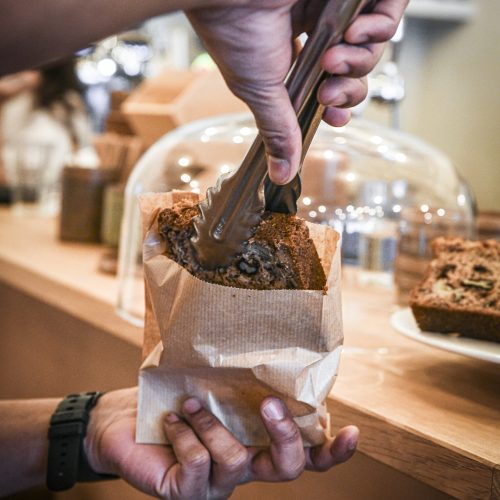 Gâteaux faits maison au sweet corner de Dip Honest Food Annecy, servis sur place ou à emporter